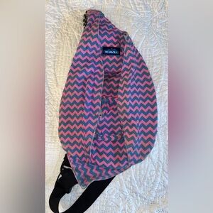 Kavu chevron zigzag print rope sling bag cotton canvas blue pink adjustable